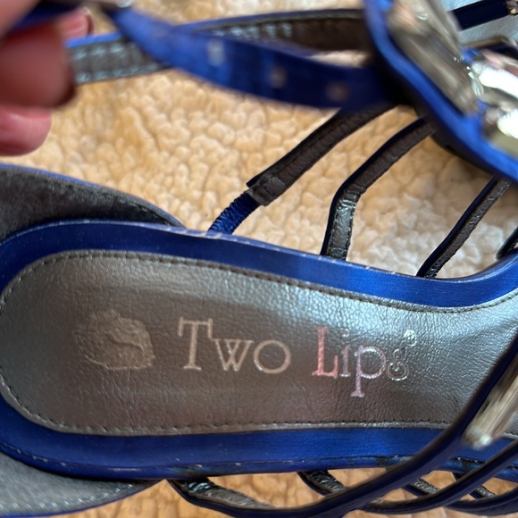 🌺 Two Lips Sexy Embellished Strappy 4” Heels Sz 8 - Picture 9 of 11